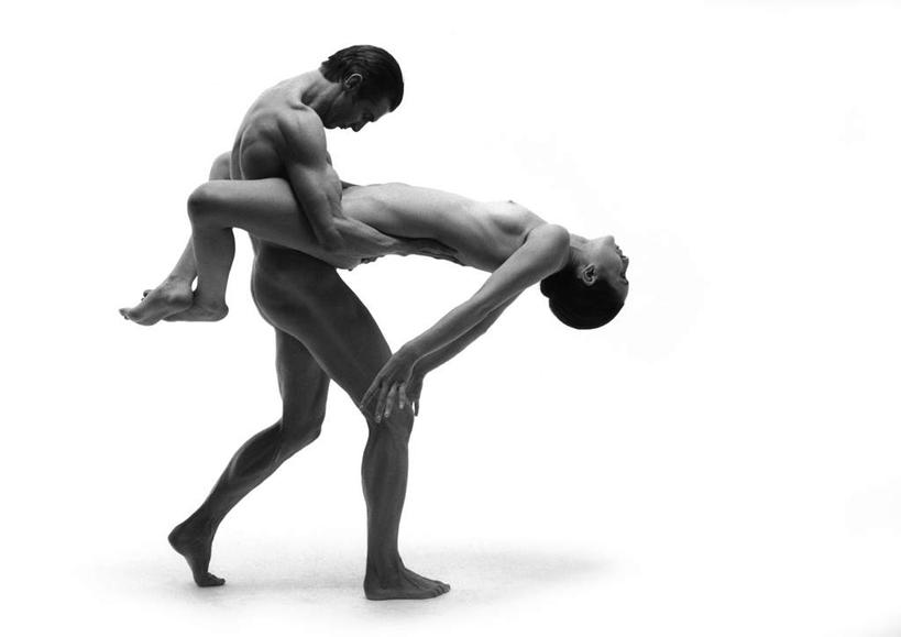 西方人,两个人,站,抱,横图,黑白,室内,白天,白色背景,侧面,爱情,跳舞,欧洲,欧洲人,浪漫,裸露,站着,温暖,温馨,恩爱,恋人,摄影,影棚,赤裸,抱着,和睦,搂着,裸,舞姿,男人,男性,年轻男性,年轻女性,女人,女性,白种人,情侣,搂,搂抱,站立,全身,影棚拍摄,拍摄,舞蹈,伴侣,融洽