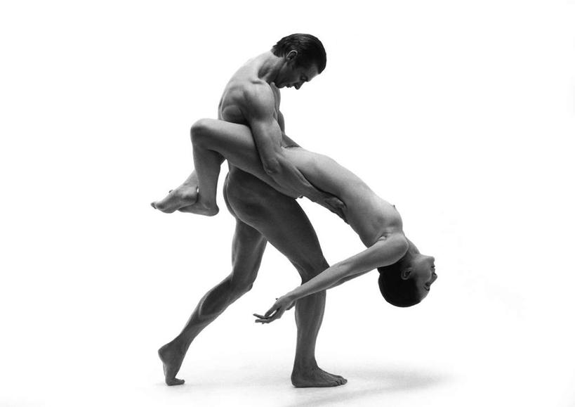 西方人,两个人,站,抱,横图,黑白,室内,白天,白色背景,侧面,爱情,跳舞,欧洲,欧洲人,浪漫,裸露,站着,温暖,温馨,恩爱,恋人,摄影,影棚,赤裸,抱着,和睦,搂着,裸,舞姿,男人,男性,年轻男性,年轻女性,女人,女性,白种人,情侣,搂,搂抱,站立,全身,影棚拍摄,拍摄,舞蹈,伴侣,融洽