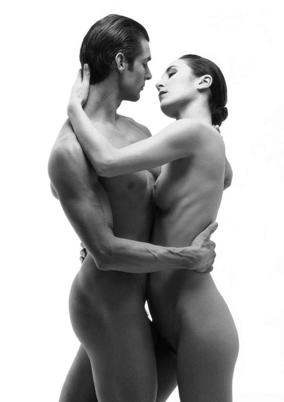 西方人,两个人,站,抱,竖图,黑白,室内,白天,白色背景,侧面,爱情,跳舞,欧洲,欧洲人,浪漫,裸露,相视,站着,温暖,温馨,面对面,恩爱,恋人,摄影,影棚,赤裸,抱着,对视,和睦,搂着,裸,相对,舞姿,相看,男人,男性,年轻男性,年轻女性,女人,女性,白种人,情侣,搂,搂抱,站立,半身,影棚拍摄,拍摄,舞蹈,伴侣,融洽