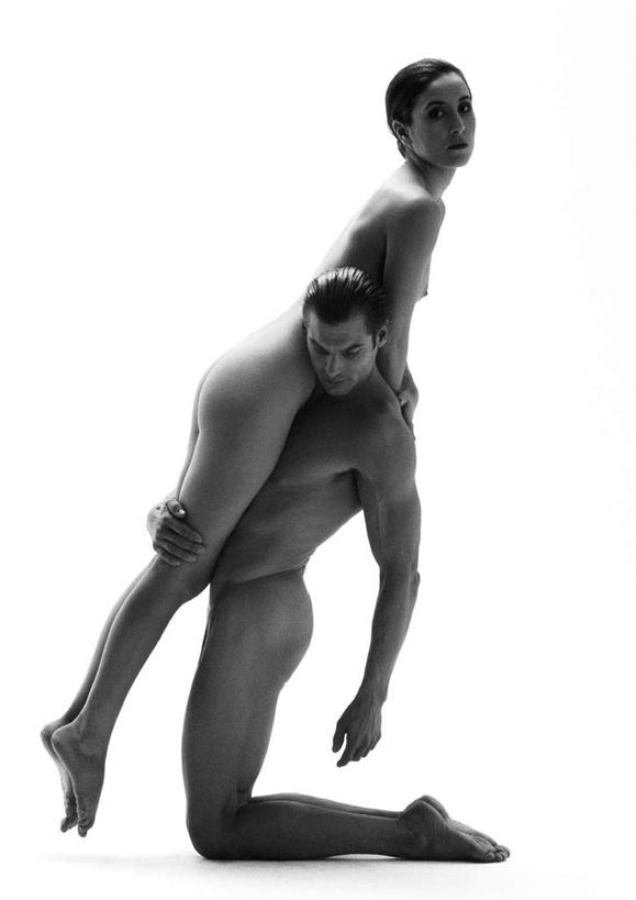 西方人,两个人,站,抱,竖图,黑白,室内,白天,白色背景,侧面,爱情,跳舞,欧洲,欧洲人,浪漫,裸露,站着,温暖,温馨,恩爱,恋人,摄影,影棚,赤裸,抱着,和睦,搂着,裸,舞姿,男人,男性,年轻男性,年轻女性,女人,女性,白种人,情侣,搂,搂抱,站立,全身,影棚拍摄,拍摄,舞蹈,伴侣,融洽