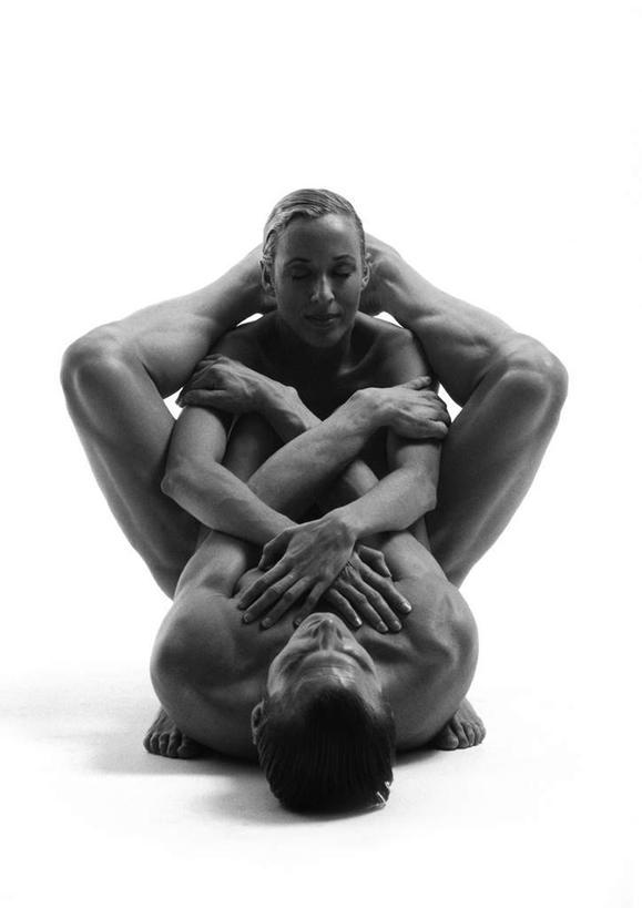 西方人,两个人,站,躺,抱,竖图,黑白,室内,白天,白色背景,正面,爱情,欧洲,欧洲人,浪漫,裸露,站着,温暖,温馨,恩爱,恋人,摄影,影棚,赤裸,抱着,和睦,搂着,裸,男人,男性,年轻男性,年轻女性,女人,女性,白种人,情侣,搂,搂抱,躺着,站立,全身,影棚拍摄,拍摄,伴侣,融洽