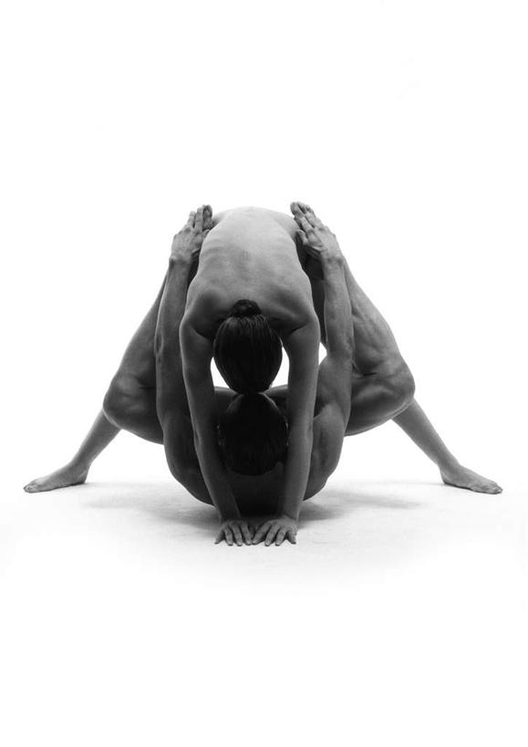 西方人,两个人,躺,竖图,黑白,室内,白天,白色背景,正面,爱情,跳舞,欧洲,欧洲人,撑,浪漫,裸露,温暖,温馨,恩爱,恋人,摄影,影棚,赤裸,和睦,撑着,裸,舞姿,男人,男性,年轻男性,年轻女性,女人,女性,白种人,情侣,躺着,全身,影棚拍摄,拍摄,舞蹈,伴侣,融洽