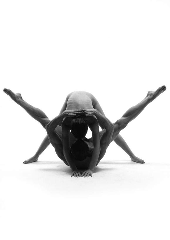 西方人,两个人,躺,竖图,黑白,室内,白天,白色背景,正面,爱情,跳舞,欧洲,欧洲人,撑,浪漫,裸露,温暖,温馨,恩爱,恋人,摄影,影棚,赤裸,和睦,撑着,裸,舞姿,男人,男性,年轻男性,年轻女性,女人,女性,白种人,情侣,躺着,全身,影棚拍摄,拍摄,舞蹈,伴侣,融洽