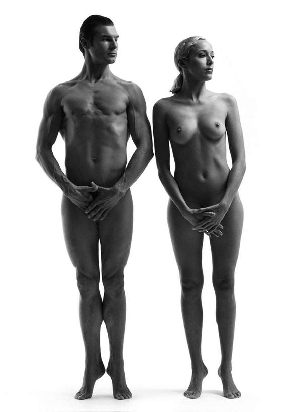 西方人,两个人,站,竖图,黑白,室内,白天,白色背景,正面,爱情,欧洲,欧洲人,浪漫,裸露,站着,温暖,温馨,恩爱,遮,遮掩,恋人,摄影,影棚,赤裸,和睦,掩盖,遮挡,裸,遮盖,掩饰,男人,男性,年轻男性,年轻女性,女人,女性,白种人,情侣,站立,全身,影棚拍摄,拍摄,伴侣,融洽