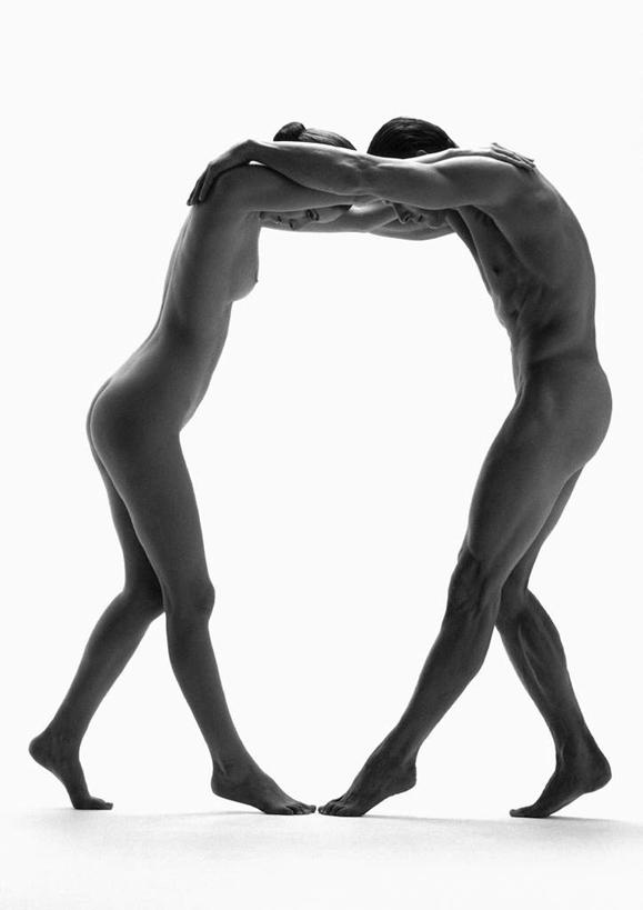 西方人,两个人,站,抱,竖图,黑白,室内,白天,白色背景,侧面,爱情,跳舞,欧洲,欧洲人,浪漫,裸露,低头,站着,温暖,温馨,恩爱,恋人,摄影,影棚,赤裸,抱着,和睦,搂着,裸,舞姿,男人,男性,年轻男性,年轻女性,女人,女性,白种人,情侣,搂,搂抱,站立,全身,影棚拍摄,拍摄,舞蹈,伴侣,融洽