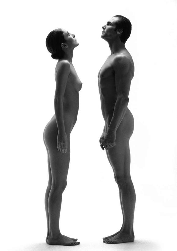 西方人,两个人,站,竖图,黑白,室内,白天,白色背景,侧面,爱情,跳舞,欧洲,欧洲人,浪漫,裸露,相视,站着,温暖,温馨,面对面,恩爱,恋人,摄影,影棚,赤裸,对视,和睦,裸,相对,舞姿,相看,男人,男性,年轻男性,年轻女性,女人,女性,白种人,情侣,站立,全身,影棚拍摄,拍摄,舞蹈,伴侣,融洽