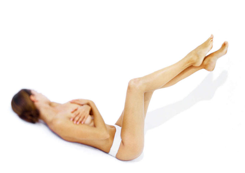 西方人,一个人,躺,双手交叉,横图,室内,白天,白色背景,侧面,欧洲,欧洲人,仅一个年轻女性,仅一个女性,仅一个人,抬腿,裸露,回头,转头,赤脚,摄影,影棚,双手抱胸,裸,卧着,年轻女性,女人,女性,白种人,躺着,卧,彩图,全身,影棚拍摄,拍摄