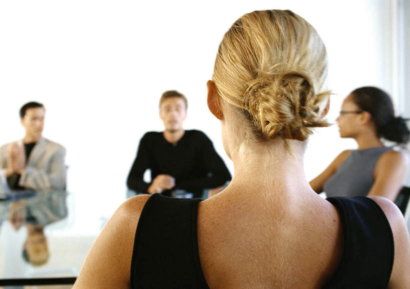 西方人,背部,四个人,同事,商务人士,商务男性,商务女性,办公室,说,横图,室内,白天,正面,衬衫,讨论,成功,合作,团队,集体,信心,电脑,笔记本电脑,家具,桌子,欧洲,非洲,黑人,欧洲人,套装,朦胧,模糊,网络,办公桌,通讯设备,队伍,相视,面对面,对视,无线,领导,成就,通信设备,相对,商务装,无线网络,合伙,领袖,无线上网,便携式电脑,工薪阶层,相看,办公家具,交流,手提电脑,男人,男性,年轻男性,年轻女性,女人,女性,白种人,非洲人,白领,上班族,沟通,讲话,交谈,商讨,说话,谈话,半身,彩图,衬衣