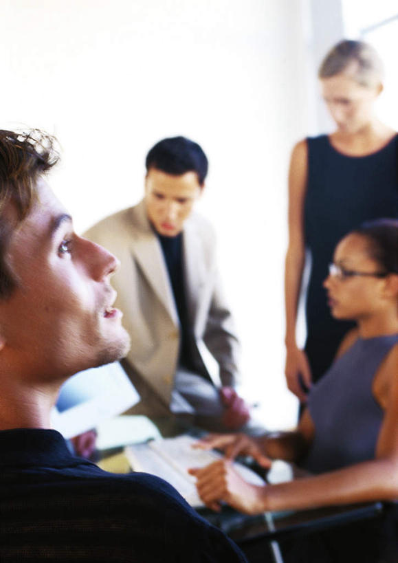 西方人,四个人,同事,商务人士,商务男性,商务女性,办公室,坐,竖图,室内,白天,正面,衬衫,成功,合作,团队,集体,信心,电脑,笔记本电脑,家具,桌子,欧洲,非洲,黑人,欧洲人,敲打,套装,朦胧,模糊,网络,材料,档案,文件,办公桌,墙,注视,输入,通讯设备,队伍,墙壁,墙面,资料,打字,观察,看,观看,点击,敲击,察看,无线,领导,成就,关注,文档,通信设备,商务装,无线网络,合伙,领袖,无线上网,便携式电脑,工薪阶层,办公家具,按键,手提电脑,男人,男性,年轻男性,年轻女性,女人,女性,白种人,非洲人,白领,上班族,坐着,半身,彩图,衬衣