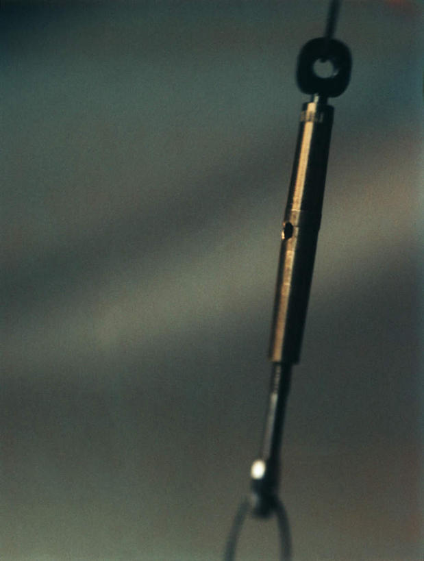 无人,竖图,俯视,室内,特写,白天,静物,金属制品,连接,阴影,灰色背景,组合,朦胧,模糊,反射,金属,工具,影子,一个,摄影,影棚,单个,链接,固定,紧固,拼接,拼凑,拼合,凑集,聚合,撮合,链结,牢固,彩图,高角度拍摄,影棚拍摄,拍摄