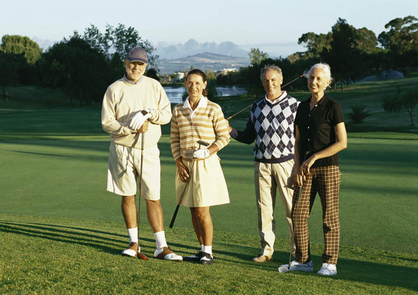 西方人,四个人,伙伴,朋友,站,笑,摸,微笑,露齿笑,横图,室外,白天,正面,旅游,度假,友谊,成功,合作,团队,集体,信心,草地,草坪,植物,帽子,欧洲,欧洲人,一排,抚摸,阴影,整齐,光线,高尔夫,高尔夫球,影子,云,云朵,球场,云彩,注视,休闲装,娱乐,运动帽,队伍,高尔夫球场,草,树,树木,排列,蓝色,绿色,白云,蓝天,天空,阳光,自然,天,观察,看,站着,享受,休闲,休闲服,鸭舌帽,放松,生长,成长,观看,察看,高尔夫球杆,成就,队列,关注,绿茵场,合伙,高尔夫运动,高尔夫球具,一顶,友情,老年男性,老年女性,男人,男性,女人,女性,白种人,触摸,接触,站立,彩图,全身