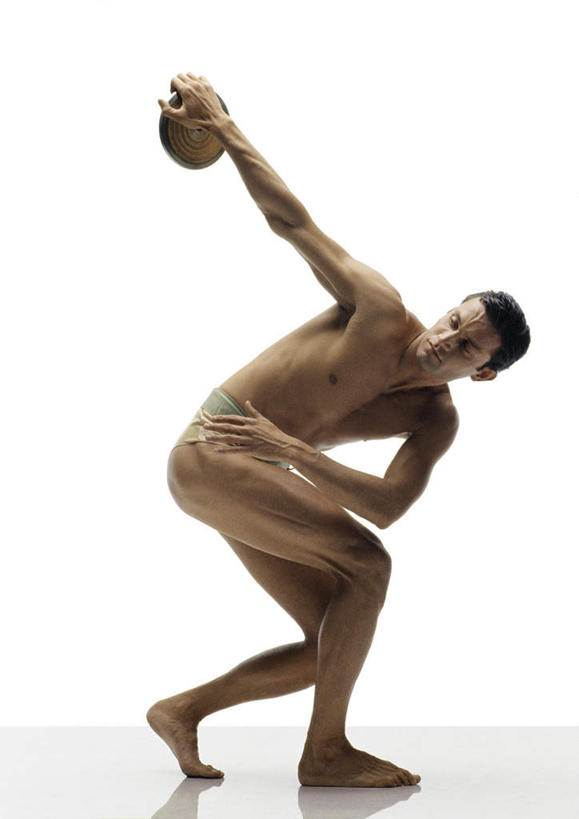 西方人,头发,一个人,站,蹲,举,摸,竖图,室内,白天,白色背景,侧面,锻炼,运动,欧洲,欧洲人,仅一个男性,仅一个人,抚摸,弯腰,握,阴影,反射,影子,地面,拿,拿着,注视,运动器械,裸露,仅一个年轻男性,一个,黑色,观察,看,托,站着,健身器械,握着,摄影,转身,影棚,单个,赤裸,观看,察看,关注,裸,健身器材,弯身,体育,铁饼,男人,男性,年轻男性,白种人,触摸,蹲着,接触,举起,举手,举着,抬头,向上举,向上伸,向上托,仰头,站立,彩图,全身,影棚拍摄,健身,拍摄,运动器材