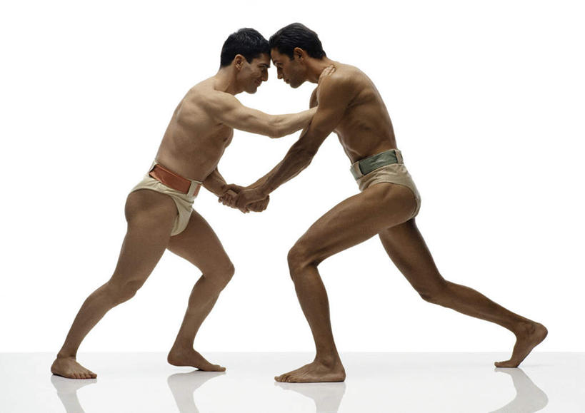 西方人,头发,两个人,伙伴,朋友,站,拉,摸,横图,室内,白天,白色背景,侧面,锻炼,友谊,运动,摔跤,欧洲,欧洲人,抚摸,阴影,反射,影子,地面,速度,注视,娱乐,裸露,相视,黑色,观察,看,靠,靠着,站着,面对面,力量,平衡,摄影,影棚,观看,技巧,踮脚,对视,扯,协调,察看,关注,裸,相对,灵敏,柔韧,相看,趣味,耐力,抗争,体育,友情,男人,男性,年轻男性,白种人,触摸,接触,站立,彩图,全身,影棚拍摄,健身,拍摄