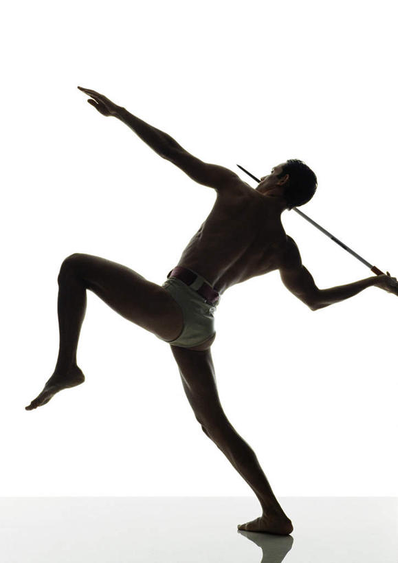 西方人,头发,一个人,站,举,伸展双臂,竖图,室内,白天,白色背景,侧面,锻炼,运动,标枪,欧洲,欧洲人,仅一个男性,仅一个人,弯腰,握,指,阴影,反射,影子,地面,背光,速度,拿,拿着,抬腿,注视,方向,娱乐,运动器械,裸露,仅一个年轻男性,一个,黑色,观察,看,手势,托,站着,健身器械,力量,平衡,握着,摄影,影棚,单个,观看,技巧,协调,察看,指向,关注,裸,健身器材,灵敏,逆光,柔韧,趣味,弯身,耐力,抗争,体育,男人,男性,年轻男性,白种人,敞开双臂,举起,举手,举着,伸开双臂,抬头,向上举,向上伸,向上托,仰头,展开双肩,站立,张开手臂,张开双臂,彩图,全身,影棚拍摄,健身,拍摄,运动器材