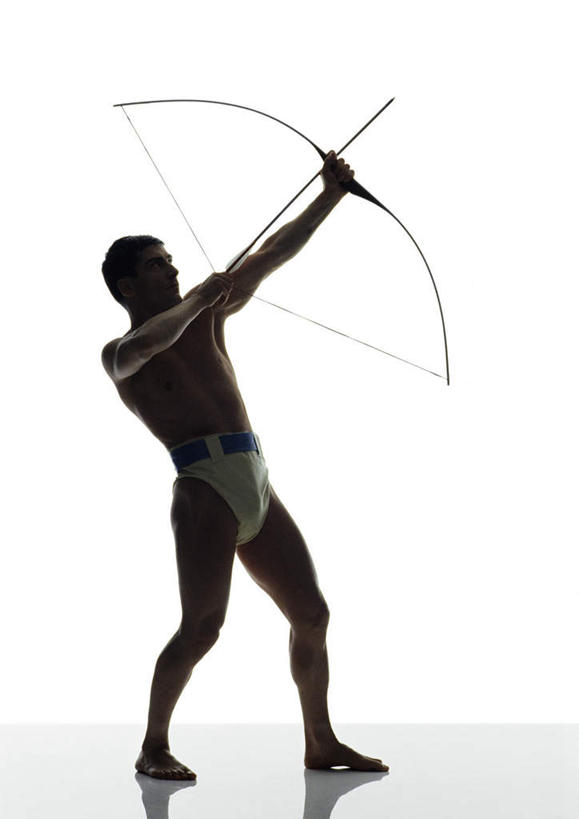 西方人,头发,一个人,站,拉,举,摸,竖图,室内,白天,白色背景,侧面,锻炼,运动,射箭,欧洲,欧洲人,仅一个男性,仅一个人,抚摸,弯腰,握,阴影,反射,弓箭,影子,地面,背光,速度,拿,拿着,注视,娱乐,运动器械,裸露,仅一个年轻男性,一个,黑色,箭,观察,看,托,站着,健身器械,力量,平衡,握着,摄影,影棚,单个,观看,技巧,扯,协调,察看,关注,裸,健身器材,灵敏,逆光,柔韧,趣味,弯身,耐力,抗争,体育,男人,男性,年轻男性,白种人,触摸,接触,举起,举手,举着,抬头,向上举,向上伸,向上托,仰头,站立,彩图,全身,影棚拍摄,健身,拍摄,运动器材