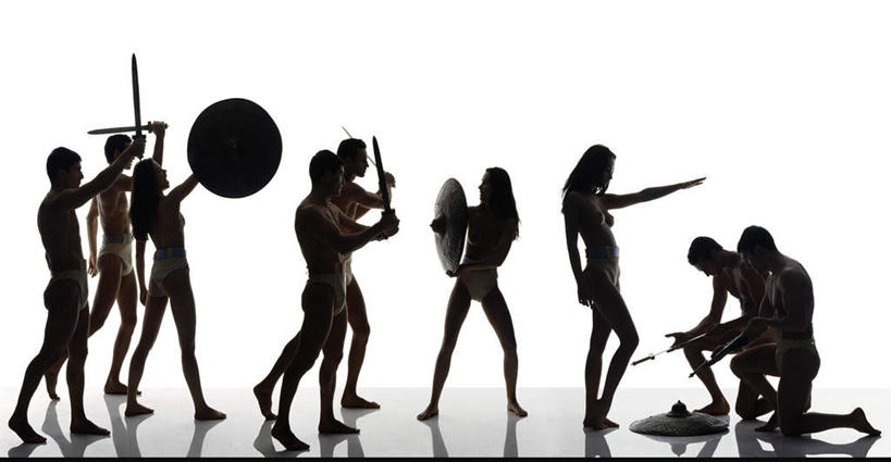 西方人,头发,伙伴,朋友,站,蹲,举,摸,横图,室内,白天,白色背景,侧面,友谊,成功,合作,团队,集体,信心,竞争,欧洲,欧洲人,许多,对抗,抚摸,握,阴影,冲突,反射,影子,刀具,地面,许多人,背光,拿,拿着,注视,破坏,队伍,裸露,黑色,刀,观察,看,托,站着,一群人,武器,战争,握着,摄影,盾,影棚,观看,损坏,察看,攻击,威胁,短刀,成就,对立,关注,矛盾,兵器,裸,防御,合伙,逆光,敌对,挫败,斗争,抗拒,抗衡,凶器,杀伤,威慑,危险,友情,男人,男性,年轻男性,年轻女性,女人,女性,白种人,触摸,蹲着,接触,举起,举手,举着,向上举,向上伸,向上托,站立,彩图,全身,影棚拍摄,拍摄,匕首