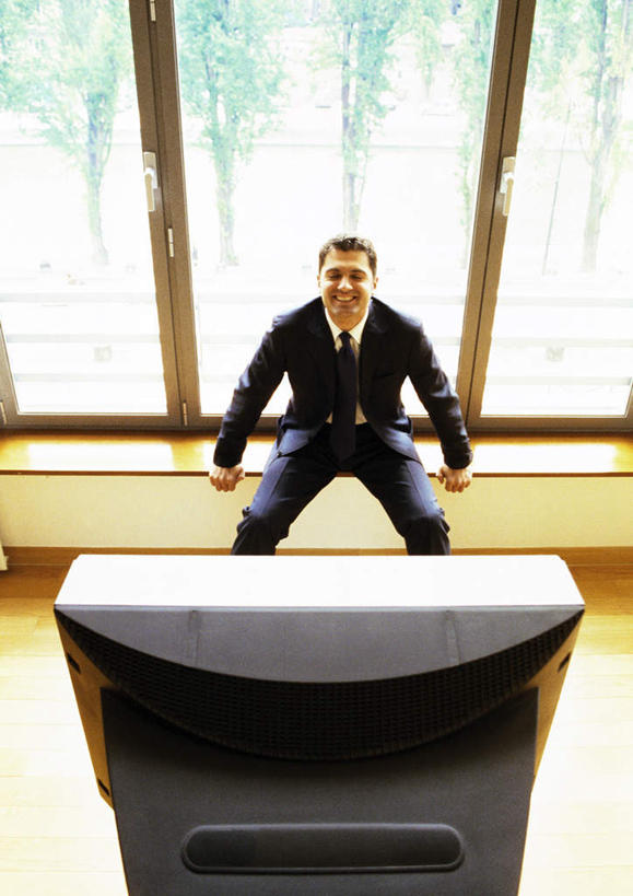 西方人,一个人,商务人士,商务男性,坐,闭眼,笑,微笑,露齿笑,竖图,室内,白天,正面,衬衫,植物,电视,欧洲,欧洲人,仅一个男性,仅一个人,一排,撑,阴影,套装,朦胧,模糊,整齐,光线,影子,注视,树,树木,排列,仅一个年轻男性,绿色,阳光,自然,观察,看,生长,成长,观看,察看,撑着,队列,关注,商务装,工薪阶层,男人,男性,年轻男性,白种人,白领,上班族,电视机,闭眼睛,闭着眼,闭着眼睛,坐着,彩图,全身,衬衣