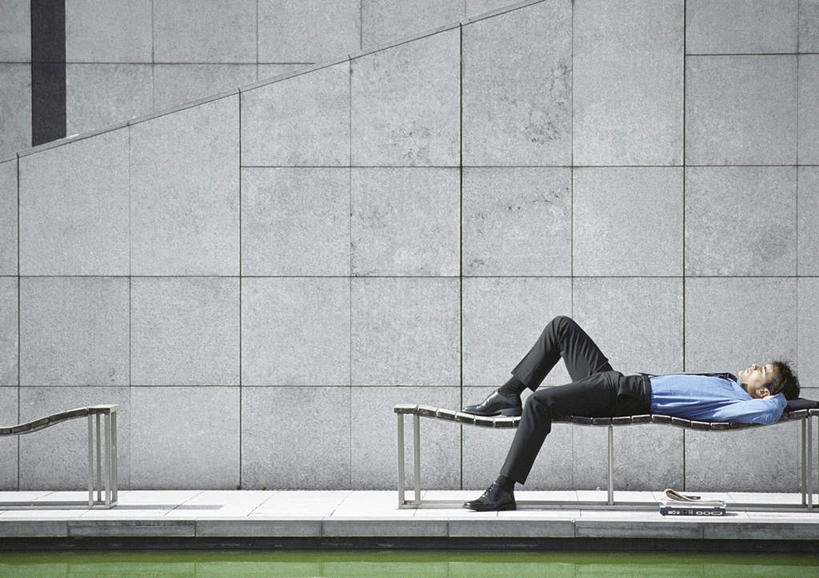 东方人,一个人,躺,闭眼,睡,横图,室外,白天,正面,阅读,报纸,亚洲,仅一个男性,仅一个人,学习,阴影,朦胧,模糊,光线,材料,档案,文件,影子,黄种人,仅一个年轻男性,阳光,资料,看,浏览,文档,卧着,男人,男性,年轻男性,亚洲人,闭眼睛,闭着眼,闭着眼睛,困,困觉,寝息,睡觉,躺着,卧,彩图,全身