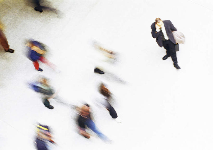 西方人,商务人士,商务男性,商务女性,站,走,横图,俯视,室外,白天,衬衫,安全,手提箱,欧洲,欧洲人,许多,阴影,套装,朦胧,模糊,反射,影子,地面,许多人,拎,注视,箱子,观察,看,站着,一群人,观看,保护,察看,关注,保险,商务装,私密,工薪阶层,密码箱,男人,男性,年轻男性,年轻女性,女人,女性,白种人,白领,上班族,步行,散步,站立,走路,半身,彩图,高角度拍摄,衬衣,拎着