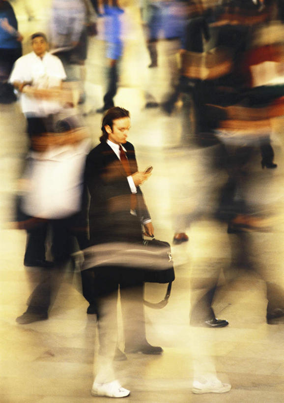 西方人,商务人士,商务男性,商务女性,站,走,竖图,俯视,室内,白天,衬衫,欧洲,欧洲人,套装,朦胧,模糊,包,公文包,领带,地面,许多人,拎,休闲装,一个,站着,一群人,休闲,休闲服,单个,公事包,商务装,工薪阶层,男人,男性,年轻男性,年轻女性,女人,女性,白种人,白领,上班族,步行,散步,站立,走路,半身,彩图,高角度拍摄,衬衣,拎着