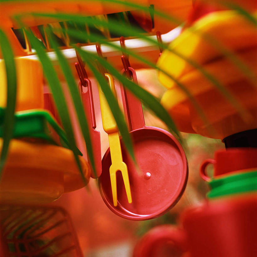 无人,方图,俯视,室内,特写,白天,游戏,杯子,餐具,玩具,叶子,许多,阴影,朦胧,模糊,光线,叉子,碟子,盘,影子,绿叶,刀具,玩,娱乐,阳光,盘子,水杯,碟,刀,休闲,嫩叶,益智,活动,发泄,消遣,智力,宣泄,叶,叶片,茶杯,进餐用具,烹调用具,玩耍,嬉戏,彩图,高角度拍摄,匕首