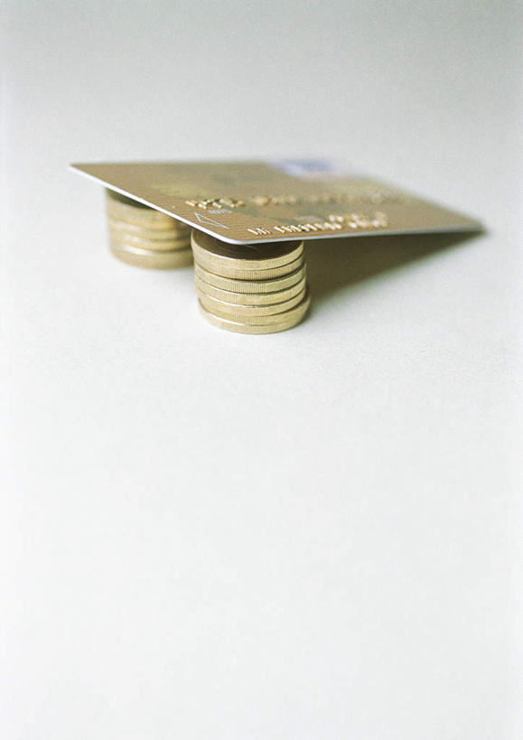 无人,竖图,俯视,室内,特写,白天,白色背景,钱,信用卡,静物,一排,许多,整齐,钱币,排列,卡,储蓄卡,金融,叠放,摄影,影棚,经济,堆,队列,流通,贸易,货币,现金,银行卡,硬币,彩图,高角度拍摄,影棚拍摄,拍摄