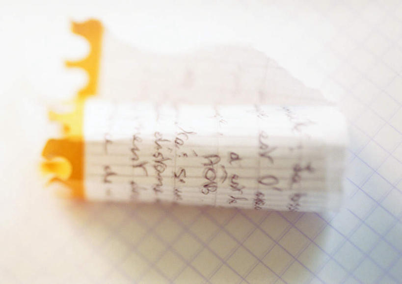 无人,横图,俯视,室内,白天,看书,阅读,书籍,一本,学习,英文,标志,文字,字符,字母,办公用品,标识,文具,学习用品,书本,看,读书,浏览,英文字母,文具用品,破裂,书,图书,彩图,高角度拍摄