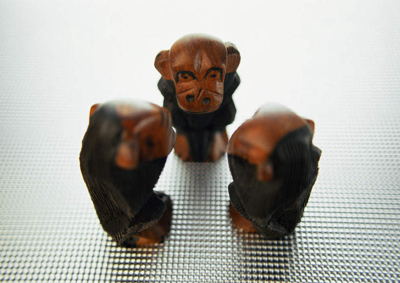 无人,横图,俯视,室内,特写,白天,白色背景,游戏,桌面,桌子,猴子,静物,玩具,一排,朦胧,模糊,整齐,玩,娱乐,排列,三个,模型,休闲,可爱,益智,摄影,影棚,活动,队列,发泄,消遣,智力,宣泄,玩耍,嬉戏,彩图,高角度拍摄,影棚拍摄,拍摄