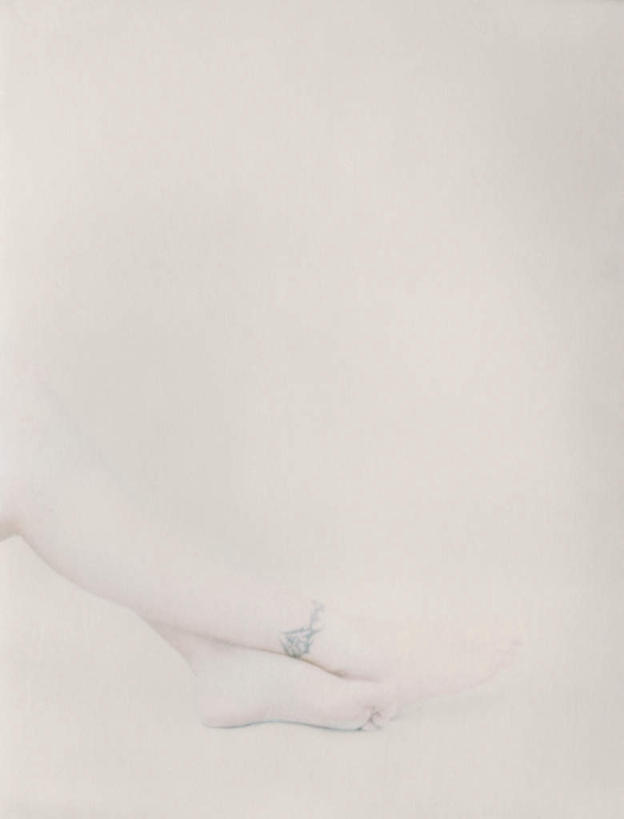 西方人,腿部,脚,脚趾,脚后跟,脚背,踝,腿,一个人,坐,竖图,室内,特写,白天,白色背景,侧面,时尚,欧洲,欧洲人,仅一个年轻女性,仅一个女性,仅一个人,文化,纹身,个性,摄影,信仰,影棚,刺青,追求,特效,想象,文身,勇气,崇拜,张扬,年轻女性,女人,女性,白种人,脚底,坐着,半身,彩图,影棚拍摄,拍摄