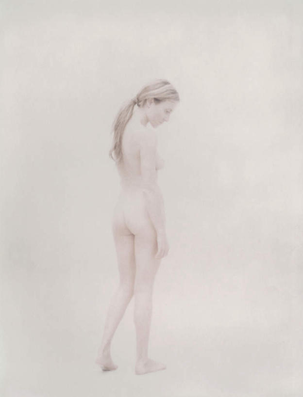 西方人,头发,一个人,站,竖图,室内,白天,白色背景,欧洲,欧洲人,仅一个年轻女性,仅一个女性,仅一个人,注视,裸露,背面,黄色,低头,观察,看,站着,摄影,影棚,赤裸,观看,察看,关注,裸,特效,年轻女性,女人,女性,白种人,站立,彩图,全身,影棚拍摄,拍摄