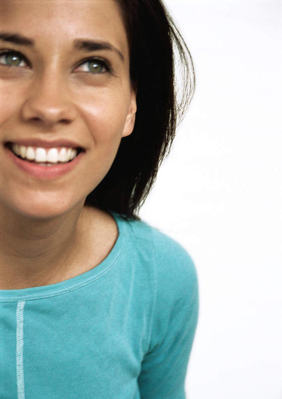 西方人,脸,头,脸颊,牙齿,头发,一个人,站,笑,微笑,露齿笑,竖图,室内,特写,白天,白色背景,正面,欧洲,欧洲人,仅一个年轻女性,仅一个女性,仅一个人,一排,整齐,注视,休闲装,排列,黄色,绿色,观察,看,站着,休闲,休闲服,摄影,影棚,观看,察看,队列,关注,年轻女性,女人,女性,白种人,头部,齿,脸部,脸蛋,面部,牙,牙龈,站立,半身,彩图,影棚拍摄,开心,拍摄