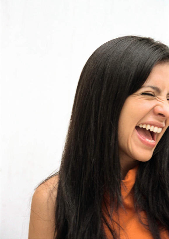 西方人,脸,头,脸颊,头发,一个人,站,笑,微笑,露齿笑,竖图,室内,特写,白天,白色背景,正面,衬衫,西装,兴奋,欧洲,欧洲人,仅一个年轻女性,仅一个女性,仅一个人,套装,正装,领带,注视,职业装,黄色,黑色,观察,看,站着,张嘴,转头,摄影,影棚,观看,察看,愉悦,关注,张大嘴巴,年轻女性,女人,女性,白种人,头部,脸部,脸蛋,面部,张开嘴,站立,半身,彩图,影棚拍摄,衬衣,开心,拍摄