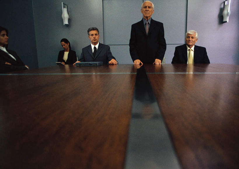 西方人,同事,商务人士,商务女性,办公室,站,坐,笑,摸,微笑,露齿笑,横图,室内,白天,正面,成功,合作,团队,集体,信心,桌子,照明,欧洲,欧洲人,五个人,撑,抚摸,套装,开会,会议,壁灯,材料,档案,文件,办公桌,墙,灯光,褐色,许多人,注视,队伍,墙壁,墙面,灯,资料,灯具,观察,看,靠,靠着,倚靠,站着,一群人,观看,照亮,察看,领导,撑着,倚着,照明设备,成就,关注,文档,商务装,合伙,领袖,工薪阶层,老年男性,男人,男性,年轻男性,年轻女性,白种人,白领,上班族,触摸,接触,站立,坐着,半身,彩图