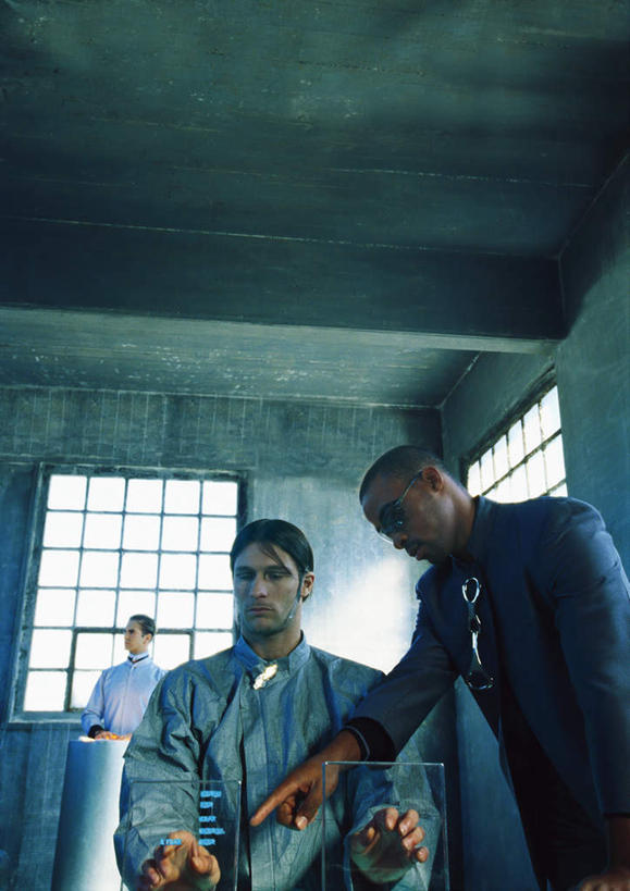 西方人,伙伴,同事,朋友,科学家,站,说,竖图,室内,白天,正面,工作服,制服,讨论,友谊,成功,合作,团队,集体,信心,显示器,实验,窗户,欧洲,欧洲人,五个人,一排,许多,指,研究,整齐,科学,方格,屏幕,墙,实验室,研究室,许多人,注视,方向,显示屏,队伍,玻璃窗,墙壁,墙面,排列,低头,观察,看,手势,站着,一群人,观看,科研,察看,领导,指向,成就,队列,关注,化验,检验,合伙,领袖,研究所,输出设备,科学研究者,化验室,检验室,工作制服,交流,友情,男人,男性,年轻男性,年轻女性,女人,女性,白种人,科学工作者,沟通,讲话,交谈,商讨,说话,谈话,站立,半身,彩图,工作套服