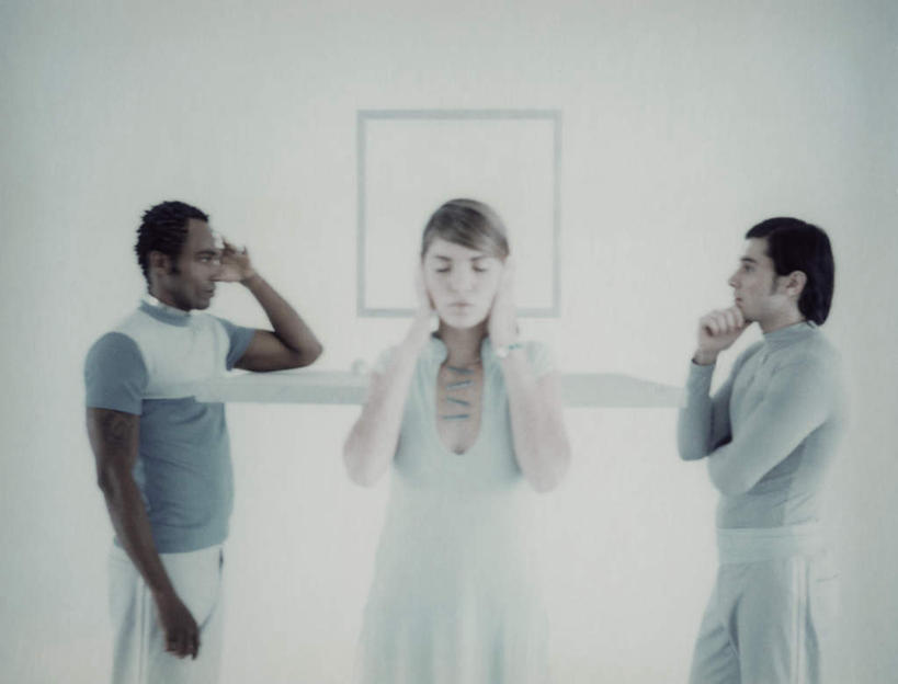 西方人,头发,四个人,伙伴,同事,朋友,站,摸,打电话,双手交叉,横图,室内,白天,白色背景,正面,友谊,成功,合作,团队,集体,信心,电脑,笔记本电脑,桌子,电话,手机,欧洲,黑人,欧洲人,撑,抚摸,握,网络,办公桌,墙,拿,听,拿着,托腮,注视,通讯设备,队伍,相视,墙壁,墙面,黄色,观察,看,托,站着,面对面,握着,遮,遮掩,观看,对视,察看,无线,领导,掩盖,撑着,双手抱胸,遮挡,成就,关注,托下巴,通信设备,相对,无线网络,合伙,领袖,无线上网,便携式电脑,遮盖,相看,掩饰,交流,友情,手提电脑,男人,男性,年轻男性,年轻女性,女人,女性,白种人,触摸,沟通,接触,通话,站立,半身,彩图