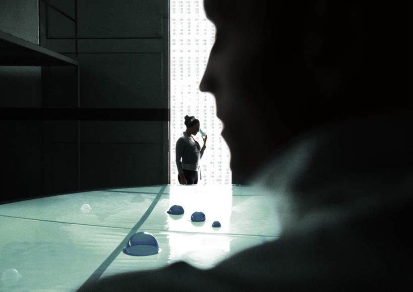 西方人,两个人,伙伴,朋友,商务人士,商务女性,办公室,栏杆,站,举,笑,打电话,微笑,露齿笑,横图,室内,特写,白天,侧面,友谊,桌子,电话,手机,欧洲,欧洲人,一张,握,阴影,套装,朦胧,模糊,反射,影子,办公桌,墙,围栏,拿,听,拿着,通讯设备,护栏,墙壁,墙面,托,站着,转头,握着,商务装,工薪阶层,一部,交流,友情,男人,男性,年轻男性,年轻女性,女人,女性,白种人,白领,上班族,沟通,举起,举手,举着,通话,向上举,向上伸,向上托,站立,半身,彩图