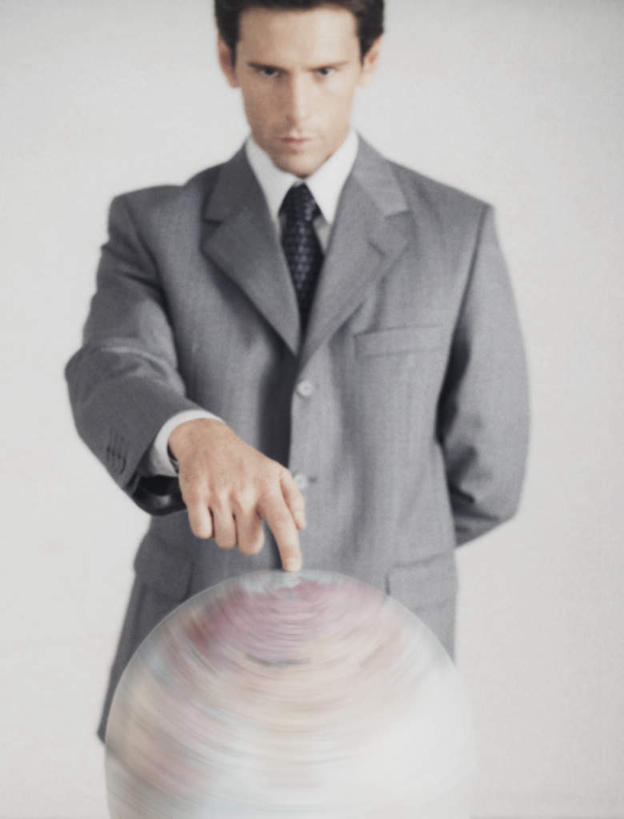 西方人,头发,一个人,商务人士,商务男性,站,摸,竖图,室内,白天,白色背景,正面,衬衫,仪器,海洋,地图,欧洲,欧洲人,仅一个男性,仅一个人,抚摸,套装,网格,地球仪,线条,世界地图,墙,地球,陆地,全球,旋转,墙壁,墙面,球,仅一个年轻男性,一个,黑色,经纬线,模型,站着,球体,摄影,地理,国家,影棚,单个,大陆,世界,商务装,纬线,版图,经线,工薪阶层,经纬仪,地理学,男人,男性,年轻男性,白种人,白领,上班族,触摸,接触,站立,半身,彩图,影棚拍摄,衬衣,拍摄,大洋,大洲