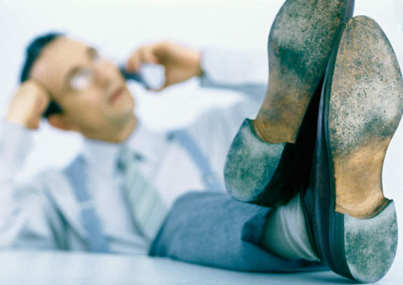 西方人,一个人,商务人士,商务男性,坐,打电话,横图,室内,白天,白色背景,正面,衬衫,电话,手机,欧洲,欧洲人,仅一个男性,仅一个人,套装,朦胧,模糊,领带,拿,拿着,注视,通讯设备,仅一个年轻男性,观察,看,摄影,影棚,观看,翘,察看,关注,商务装,工薪阶层,交流,年轻男性,白种人,年轻人,白领,上班族,沟通,通话,坐着,半身,彩图,影棚拍摄,衬衣,拍摄