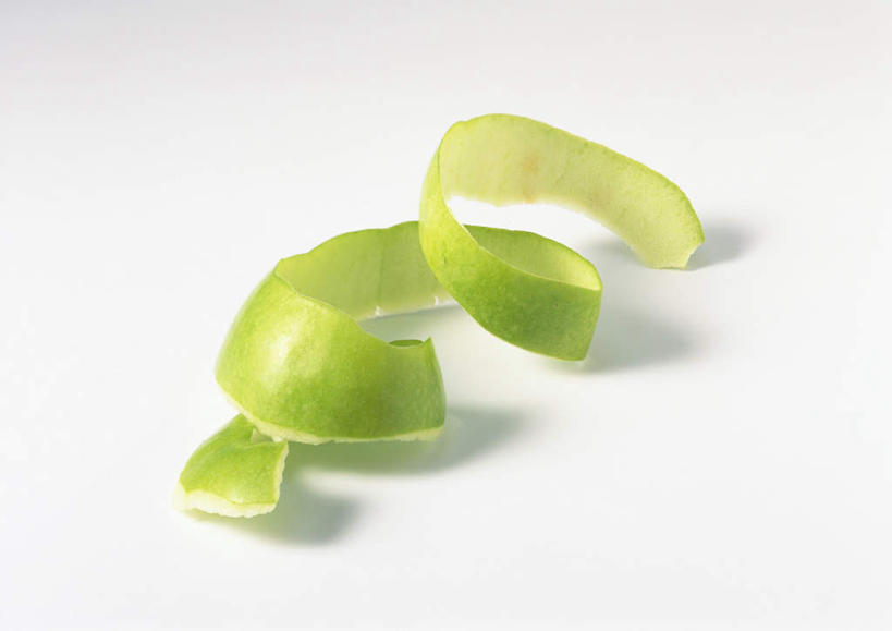 无人,横图,俯视,室内,特写,白天,白色背景,餐桌,桌子,苹果,水果,新鲜,螺旋,生食,食品,果实,果皮,漩涡,食物,一个,黄色,青苹果,摄影,有机食品,绿色食品,影棚,单个,餐台,螺线,彩图,高角度拍摄,影棚拍摄,拍摄