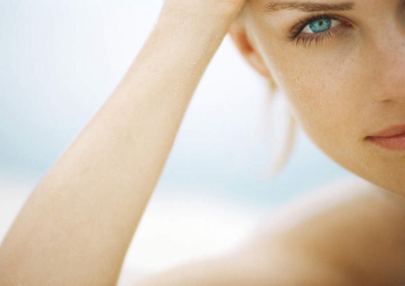 西方人,一个人,笑,微笑,横图,室外,特写,白天,正面,泳装,比基尼,海浪,海洋,欧洲,欧洲人,仅一个年轻女性,仅一个女性,仅一个人,朦胧,模糊,浪花,云,云朵,云彩,蓝色,白云,蓝天,天空,海水,天,趴着,海景,年轻女性,女人,女性,白种人,大海,风浪,海,海水的波动,近岸浪,涌浪,趴,半身,彩图,三点式,泳衣