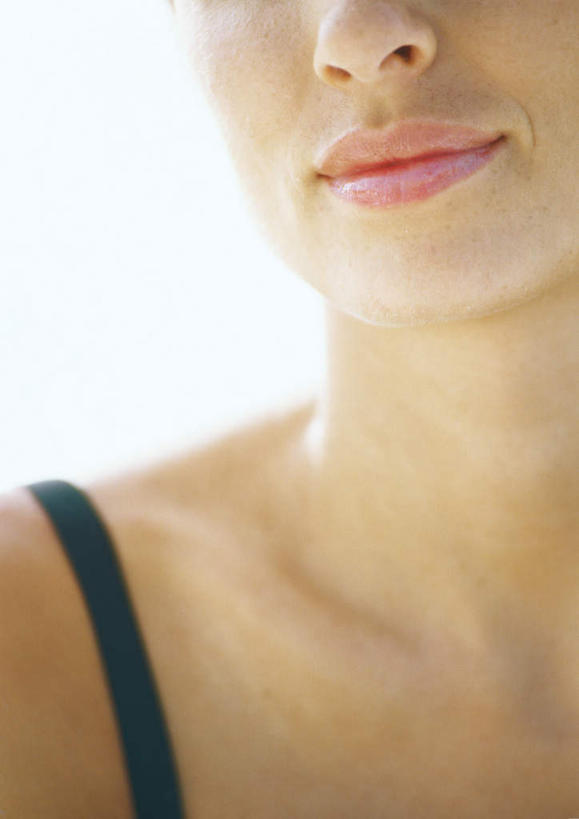 西方人,嘴,一个人,站,竖图,室外,特写,白天,正面,泳装,比基尼,欧洲,欧洲人,仅一个年轻女性,仅一个女性,仅一个人,朦胧,模糊,注视,观察,看,站着,观看,察看,关注,年轻女性,女人,女性,白种人,口,口腔,嘴巴,嘴唇,站立,半身,彩图,三点式,泳衣