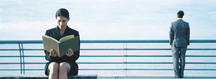 西方人,背部,两个人,同事,商务人士,商务男性,商务女性,栏杆,站,坐,横图,室外,白天,正面,衬衫,成功,合作,团队,集体,信心,海浪,海洋,欧洲,欧洲人,套装,材料,档案,文件,浪花,云,云朵,围栏,领带,拿,云彩,拿着,注视,队伍,护栏,白云,天空,海水,资料,天,观察,看,站着,观看,察看,领导,成就,关注,文档,商务装,合伙,领袖,海景,工薪阶层,男人,男性,年轻男性,年轻女性,女人,女性,白种人,年轻人,白领,上班族,大海,风浪,海,海水的波动,近岸浪,涌浪,站立,坐着,半身,彩图,衬衣