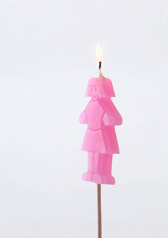 无人,竖图,俯视,室内,特写,白天,白色背景,生日,静物,蜡烛,雕塑,庆祝,艺术,装饰,雕刻,雕像,火焰,烛光,燃烧,文化,一个,粉色,工艺品,点燃,摄影,影棚,单个,纪念,美术,主题,陈列,功能,美学,女孩,彩图,高角度拍摄,影棚拍摄,拍摄