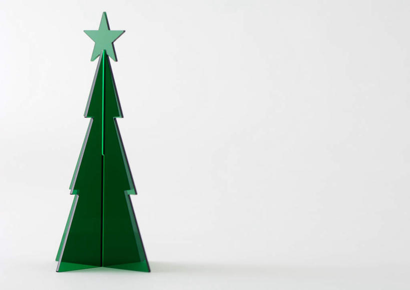 无人,横图,俯视,室内,特写,白天,白色背景,桌子,静物,圣诞节,一棵,节日,庆祝,装饰,办公桌,文化,树,树木,庆典,摄影,影棚,纪念,华丽,修饰,点缀,杉树,衬托,美观,雅致,雅观,彩图,高角度拍摄,影棚拍摄,拍摄