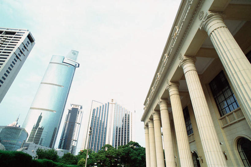 无人,高楼大厦,横图,室外,白天,仰视,度假,美景,植物,窗户,门,城市风光,标志建筑,城市,大厦,地标,建筑,路灯,摩天大楼,上海,中国,亚洲,阴影,光线,影子,支柱,柱子,景观,云,云朵,拱门,建筑群,灯光,云彩,娱乐,建设,玻璃窗,灯,树,树木,蓝色,绿色,白云,蓝天,天空,阳光,自然,门框,天,享受,休闲,景色,放松,生长,成长,申,照明设备,上海展览中心,东亚,上海市,中华人民共和国,沪,华东地区,彩图,低角度拍摄,大楼,高层建筑,高楼,摩天楼