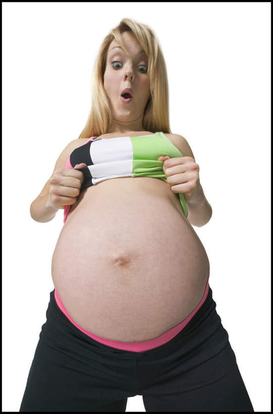 西方人,孕妇,腹部,一个人,站,摸,竖图,室内,白天,白色背景,仰视,欧洲,欧洲人,仅一个年轻女性,仅一个女性,仅一个人,抚摸,服装,惊讶,注视,休闲装,衣服,低头,观察,看,站着,张嘴,休闲,怀孕,休闲服,摄影,服饰,影棚,观看,惊奇,察看,待产,关注,张大嘴巴,妊娠,准妈妈,年轻女性,女人,女性,白种人,腹,肚子,产妇,张开嘴,触摸,接触,站立,半身,彩图,低角度拍摄,影棚拍摄,拍摄