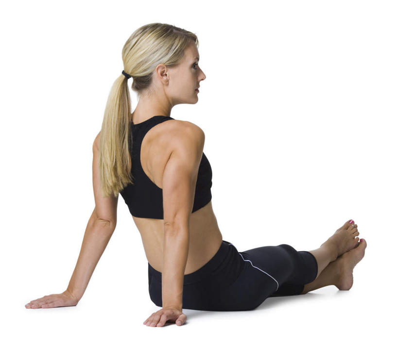 西方人,一个人,坐,横图,室内,白天,白色背景,运动服,欧洲,欧洲人,仅一个年轻女性,仅一个女性,仅一个人,撑,服装,注视,光脚,背面,衣服,黑色,观察,看,赤脚,摄影,服饰,影棚,观看,察看,撑着,衣着,穿着,关注,衣饰,年轻女性,女人,女性,白种人,坐着,彩图,全身,影棚拍摄,拍摄,运动装