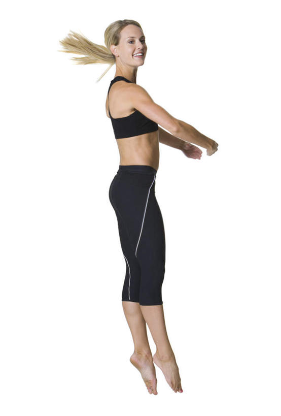 西方人,一个人,站,笑,微笑,露齿笑,竖图,室内,白天,白色背景,侧面,运动服,跳舞,芭蕾,欧洲,欧洲人,仅一个年轻女性,仅一个女性,仅一个人,服装,扭头,注视,旋转,光脚,衣服,黑色,观察,看,站着,转头,赤脚,摄影,服饰,影棚,观看,察看,衣着,穿着,关注,舞姿,扭转,衣饰,芭蕾舞,年轻女性,女人,女性,白种人,站立,彩图,全身,影棚拍摄,拍摄,舞蹈,运动装