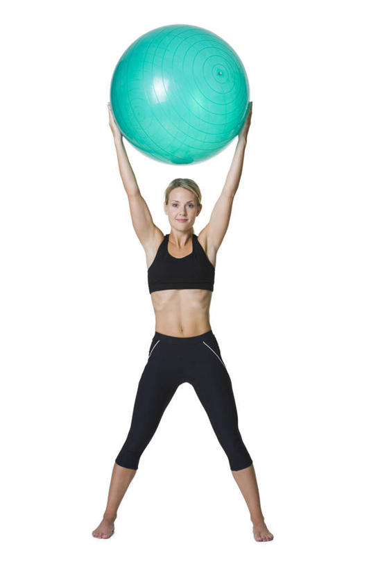 西方人,一个人,站,举,伸展双臂,笑,微笑,露齿笑,竖图,室内,白天,白色背景,正面,运动服,欧洲,欧洲人,仅一个年轻女性,仅一个女性,仅一个人,握,服装,拿,拿着,注视,光脚,一个,衣服,绿色,黑色,观察,看,托,站着,赤脚,健身球,握着,摄影,服饰,影棚,单个,观看,瑜伽球,察看,衣着,穿着,关注,衣饰,年轻女性,女人,女性,白种人,敞开双臂,举起,举手,举着,伸开双臂,向上举,向上伸,向上托,展开双肩,站立,张开手臂,张开双臂,彩图,全身,影棚拍摄,拍摄,运动装