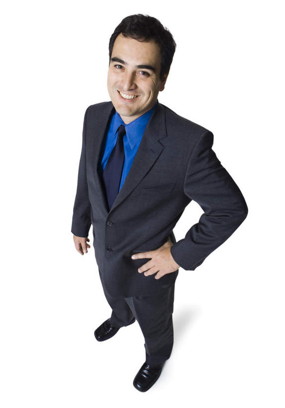 西方人,一个人,商务人士,商务男性,站,笑,微笑,露齿笑,竖图,俯视,室内,白天,白色背景,衬衫,欧洲,欧洲人,仅一个男性,仅一个人,仅一个中年男性,套装,领带,注视,手叉腰,叉腰,观察,看,站着,摄影,影棚,观看,察看,象征,庄重,关注,商务装,身份,工薪阶层,正式,地位,男人,男性,中年男性,白种人,白领,上班族,站立,彩图,高角度拍摄,全身,影棚拍摄,衬衣,拍摄